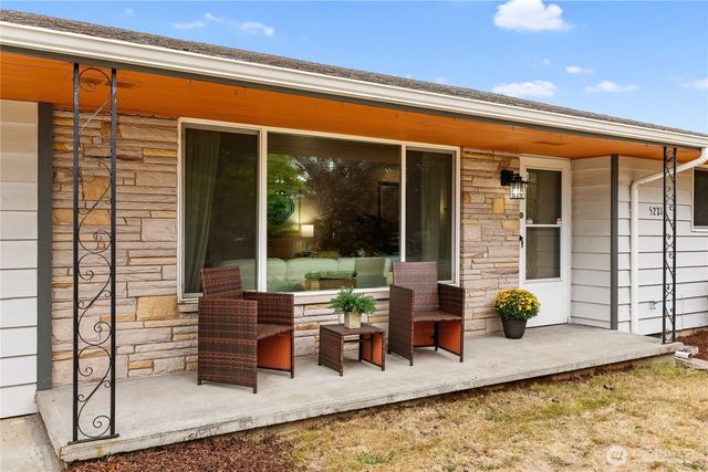 5221 86th Place NE, Marysville, WA 98270