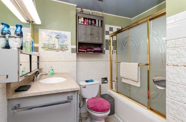 710 Douglas Avenue, Des Moines, IA 50313