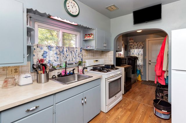 710 Douglas Avenue, Des Moines, IA 50313