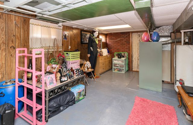 710 Douglas Avenue, Des Moines, IA 50313