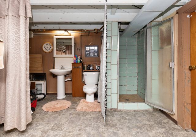 710 Douglas Avenue, Des Moines, IA 50313