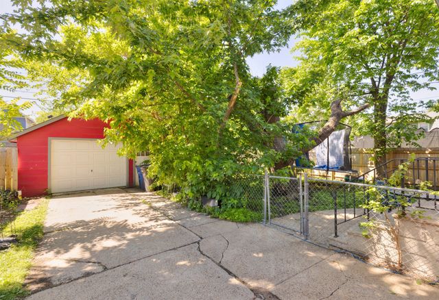 710 Douglas Avenue, Des Moines, IA 50313