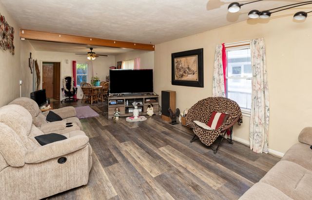 710 Douglas Avenue, Des Moines, IA 50313