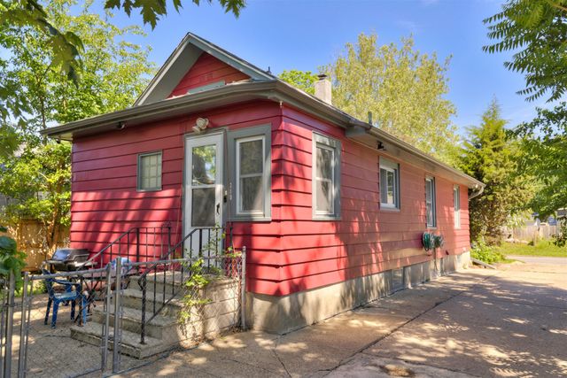 710 Douglas Avenue, Des Moines, IA 50313