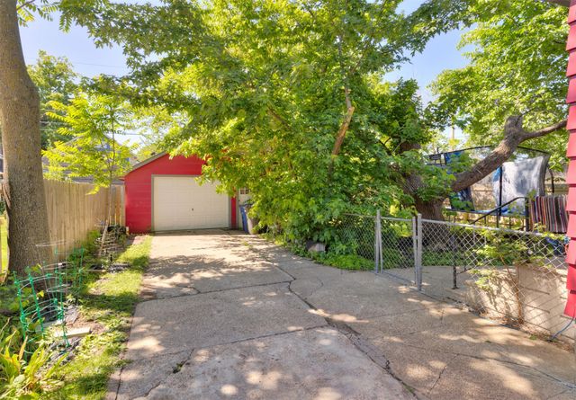 710 Douglas Avenue, Des Moines, IA 50313