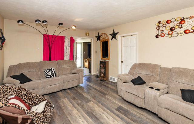 710 Douglas Avenue, Des Moines, IA 50313