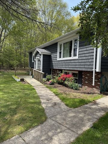140 Cedar Street, Rehoboth, MA 02769
