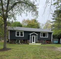 140 Cedar Street, Rehoboth, MA 02769