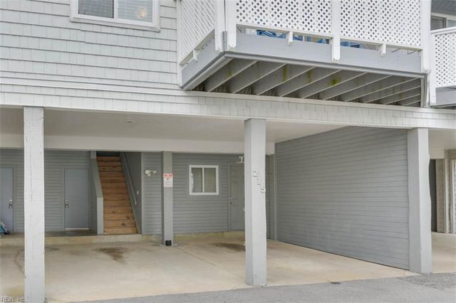 215 4th St, Virginia Beach, VA 23451