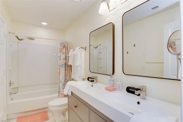 215 4th St, Virginia Beach, VA 23451