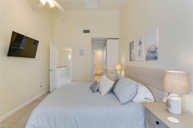 215 4th St, Virginia Beach, VA 23451