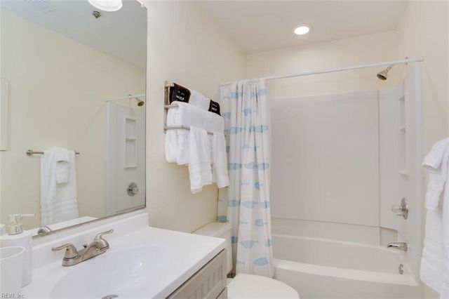 215 4th St, Virginia Beach, VA 23451
