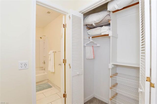215 4th St, Virginia Beach, VA 23451