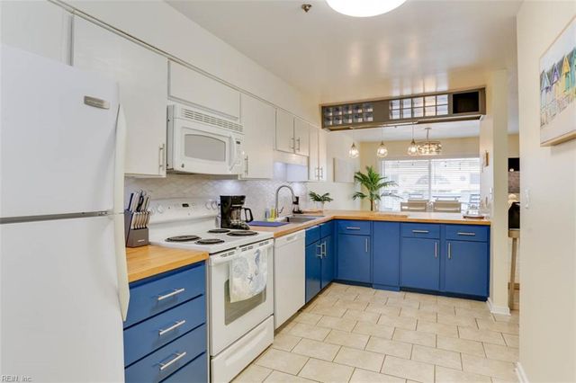 215 4th St, Virginia Beach, VA 23451