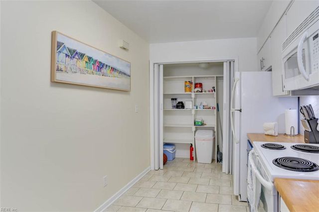 215 4th St, Virginia Beach, VA 23451