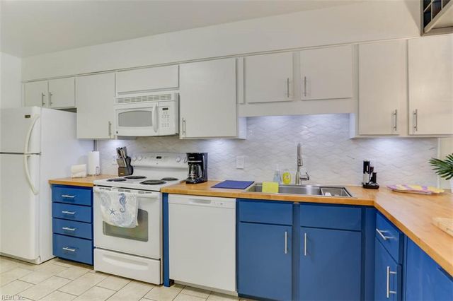 215 4th St, Virginia Beach, VA 23451