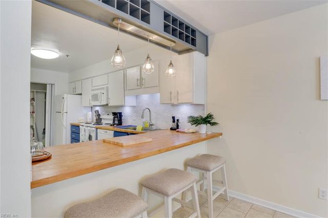 215 4th St, Virginia Beach, VA 23451