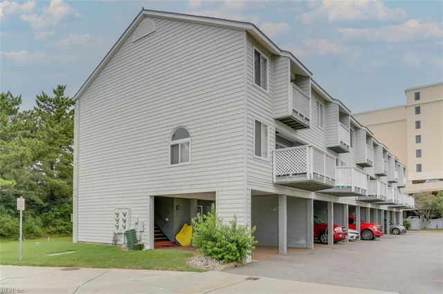 215 4th St, Virginia Beach, VA 23451