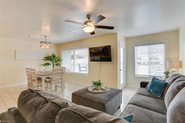 215 4th St, Virginia Beach, VA 23451
