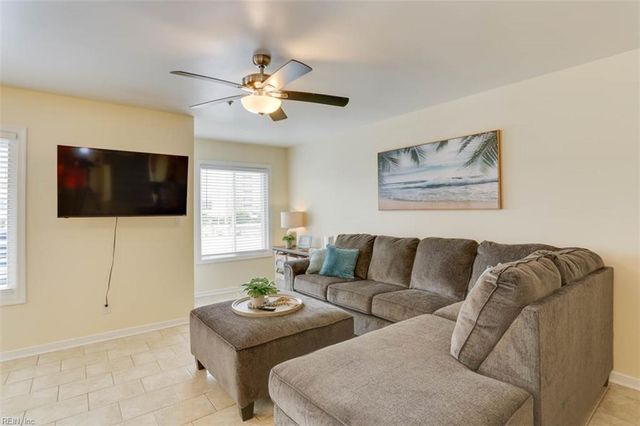 215 4th St, Virginia Beach, VA 23451