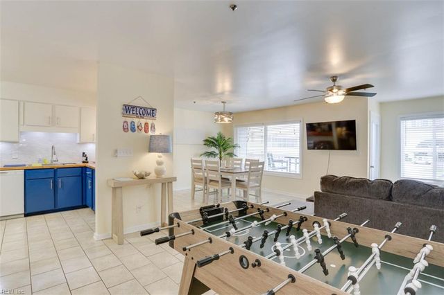 215 4th St, Virginia Beach, VA 23451