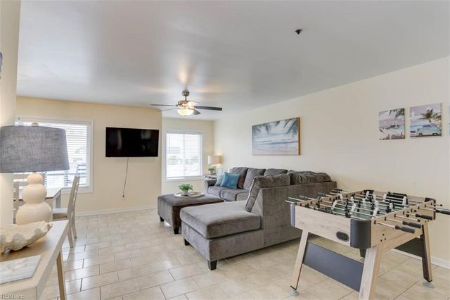 215 4th St, Virginia Beach, VA 23451