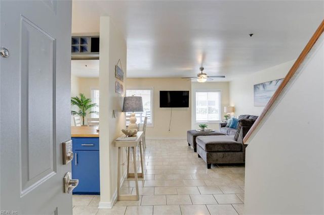 215 4th St, Virginia Beach, VA 23451