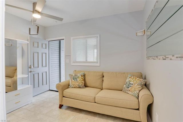 215 4th St, Virginia Beach, VA 23451