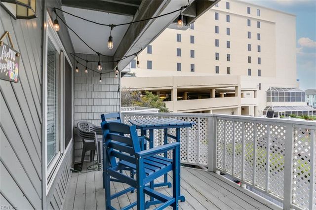 215 4th St, Virginia Beach, VA 23451