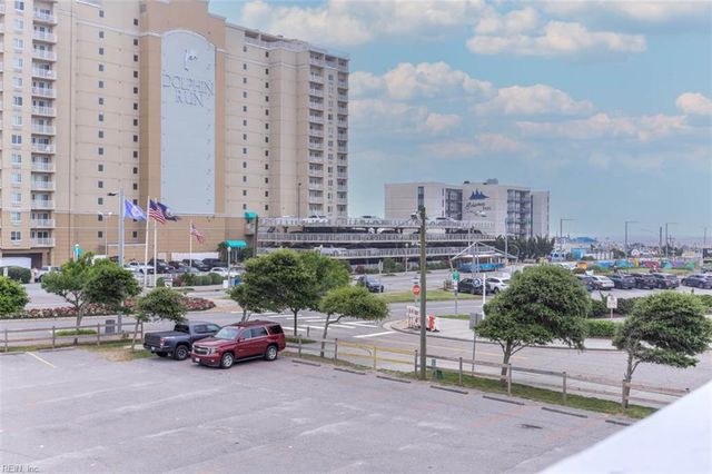 215 4th St, Virginia Beach, VA 23451
