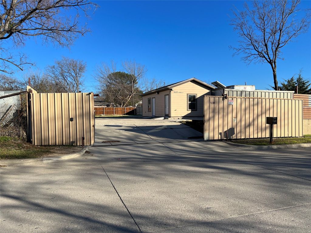 3608 N Grove, Fort Worth, TX 76106
