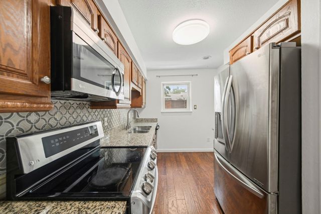 1201 Bering Drive 6, Houston, TX 77057