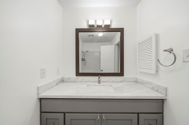 1201 Bering Drive 6, Houston, TX 77057