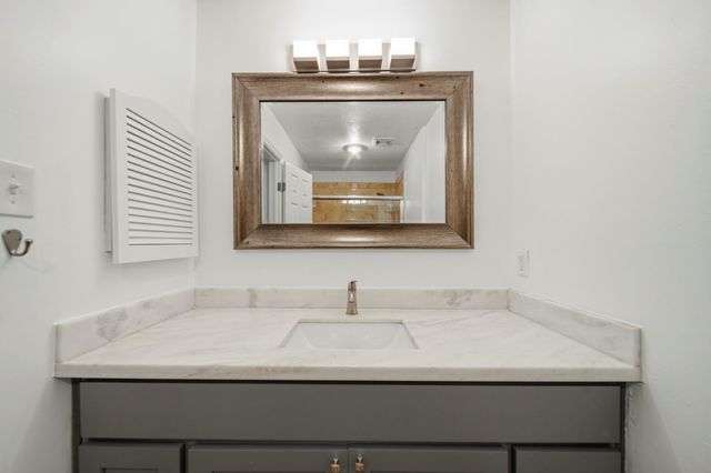 1201 Bering Drive 6, Houston, TX 77057