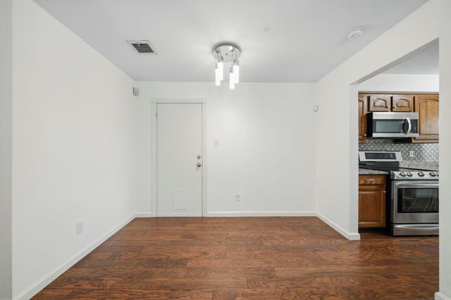 1201 Bering Drive 6, Houston, TX 77057