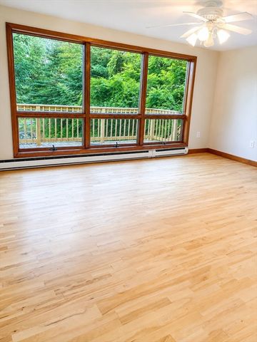 650 Oxford St S, Auburn, MA 01501