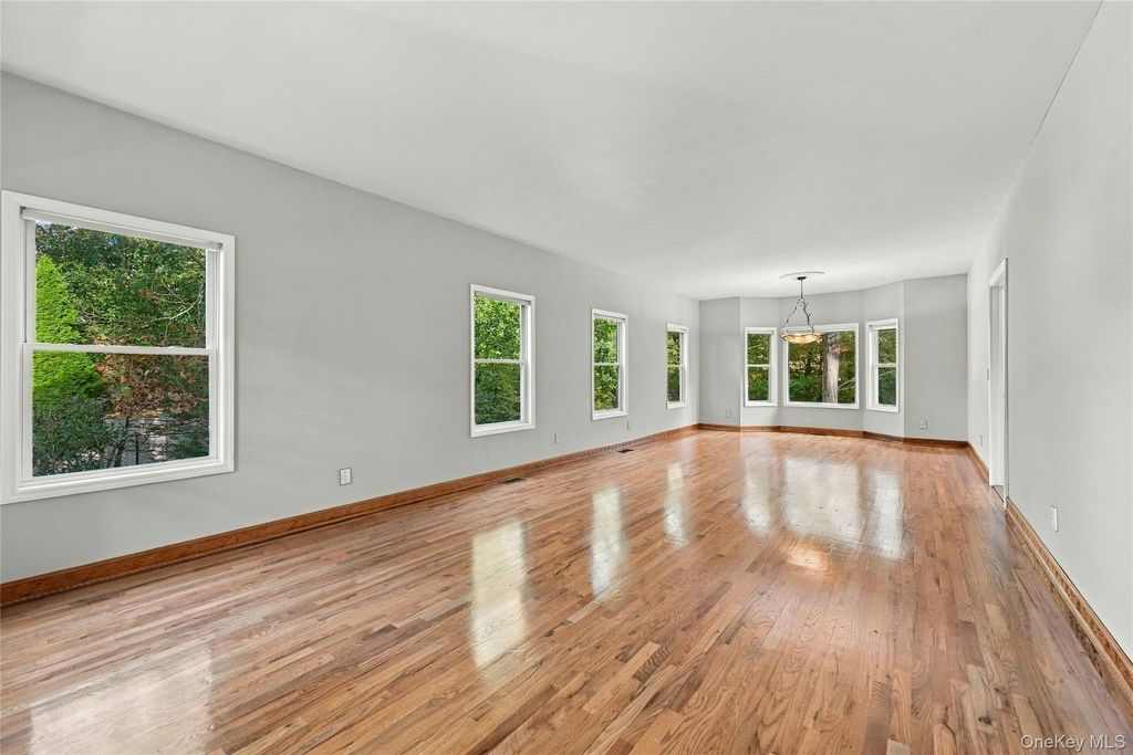 23 Moss Creek Lane, East Patchogue, NY 11772 — photo 4