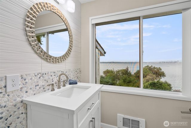 10879 Bill Point Circle NE, Bainbridge Island, WA 98110