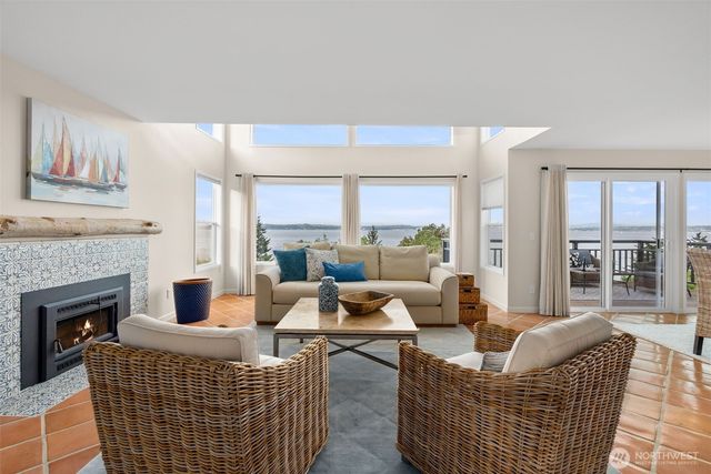 10879 Bill Point Circle NE, Bainbridge Island, WA 98110