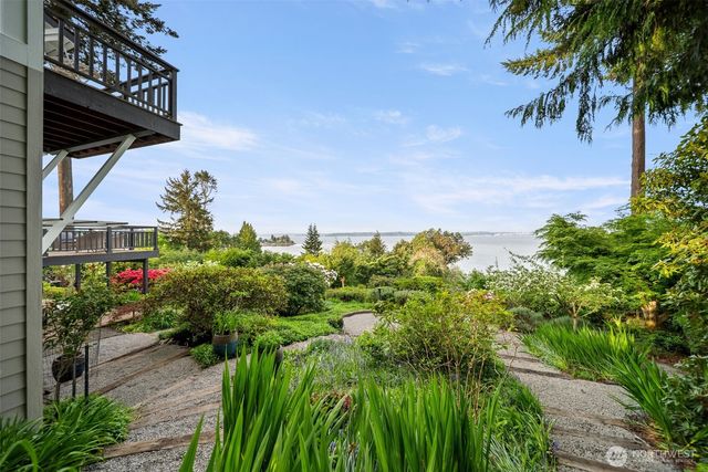 10879 Bill Point Circle NE, Bainbridge Island, WA 98110