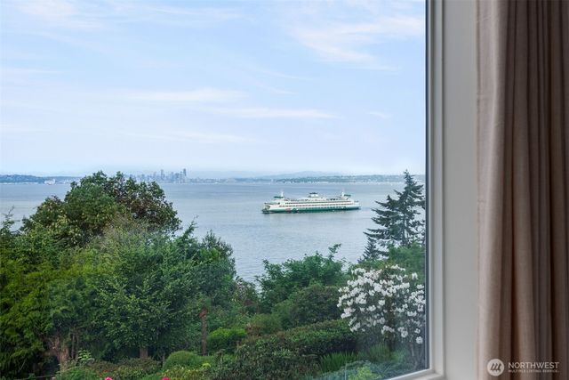 10879 Bill Point Circle NE, Bainbridge Island, WA 98110