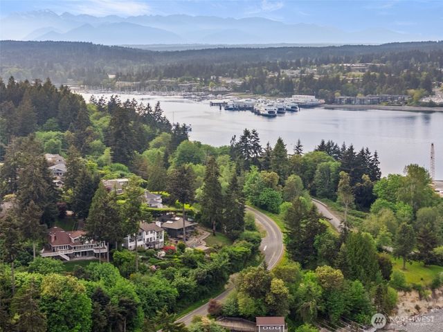 10879 Bill Point Circle NE, Bainbridge Island, WA 98110