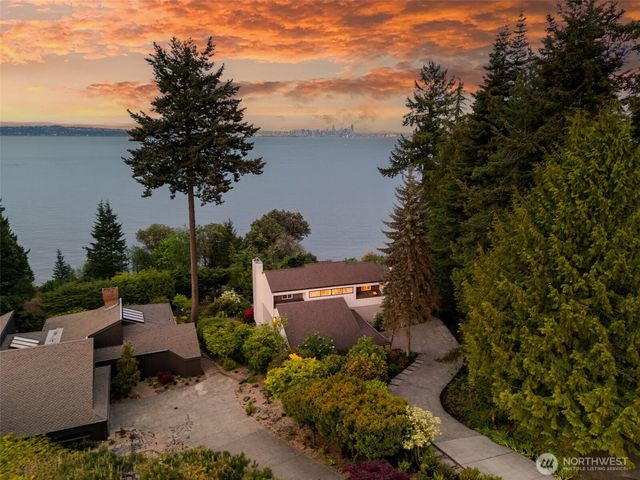 10879 Bill Point Circle NE, Bainbridge Island, WA 98110