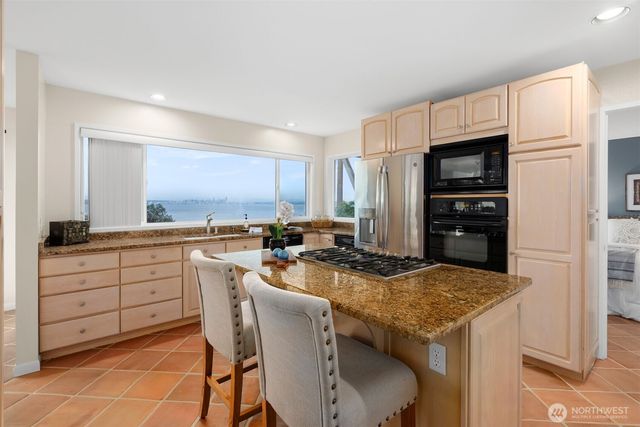 10879 Bill Point Circle NE, Bainbridge Island, WA 98110