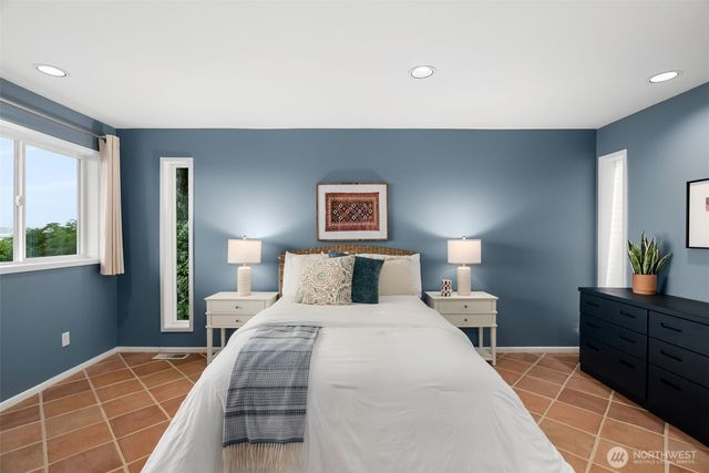 10879 Bill Point Circle NE, Bainbridge Island, WA 98110