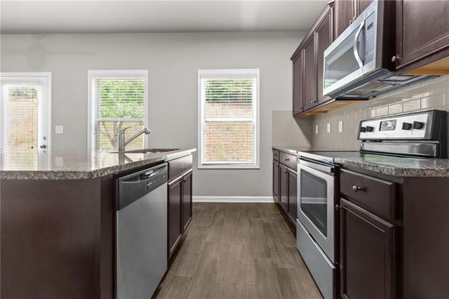 891 Walnut Woods Drive, Braselton, GA 30517