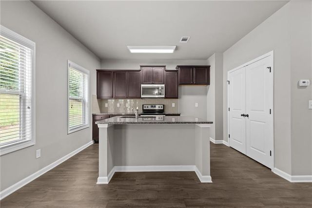 891 Walnut Woods Drive, Braselton, GA 30517