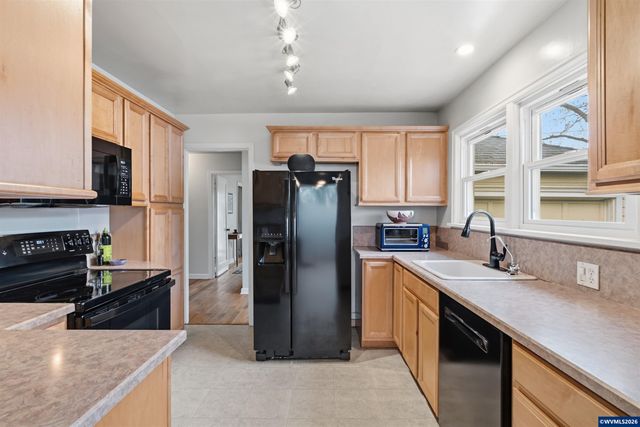 1835 24th St NE, Salem, OR 97301