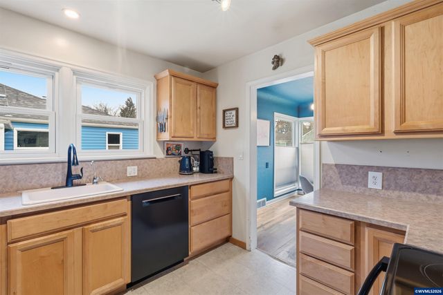 1835 24th St NE, Salem, OR 97301