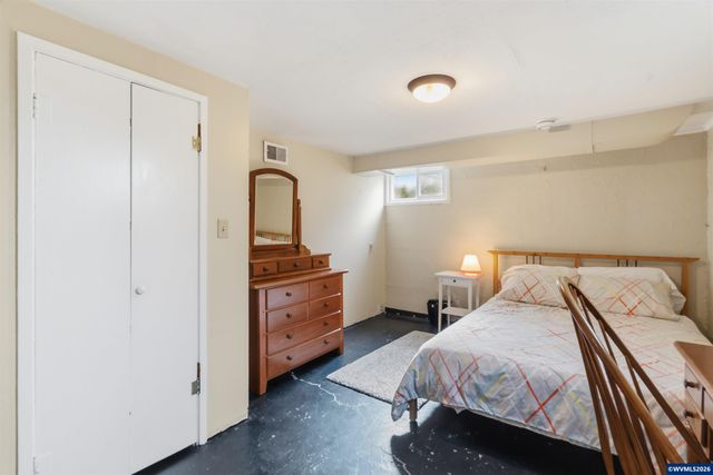 1835 24th St NE, Salem, OR 97301